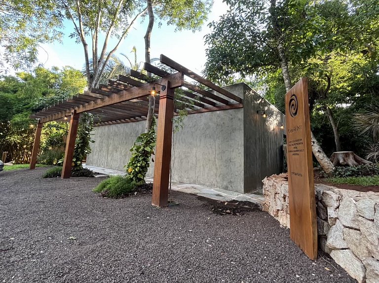 Inti: ampla, com sala, sofá-cama e banheira de hidromassagem