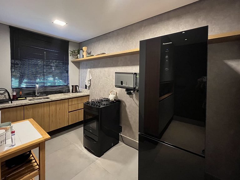 Inti: ampla, com sala, sofá-cama e banheira de hidromassagem