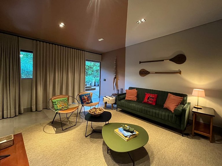 Inti: ampla, com sala, sofá-cama e banheira de hidromassagem