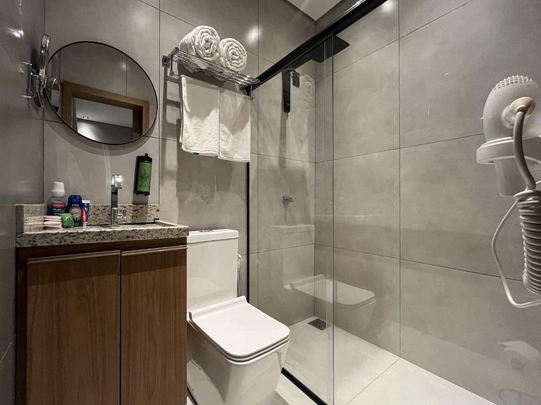 Inti: ampla, com sala, sofá-cama e banheira de hidromassagem